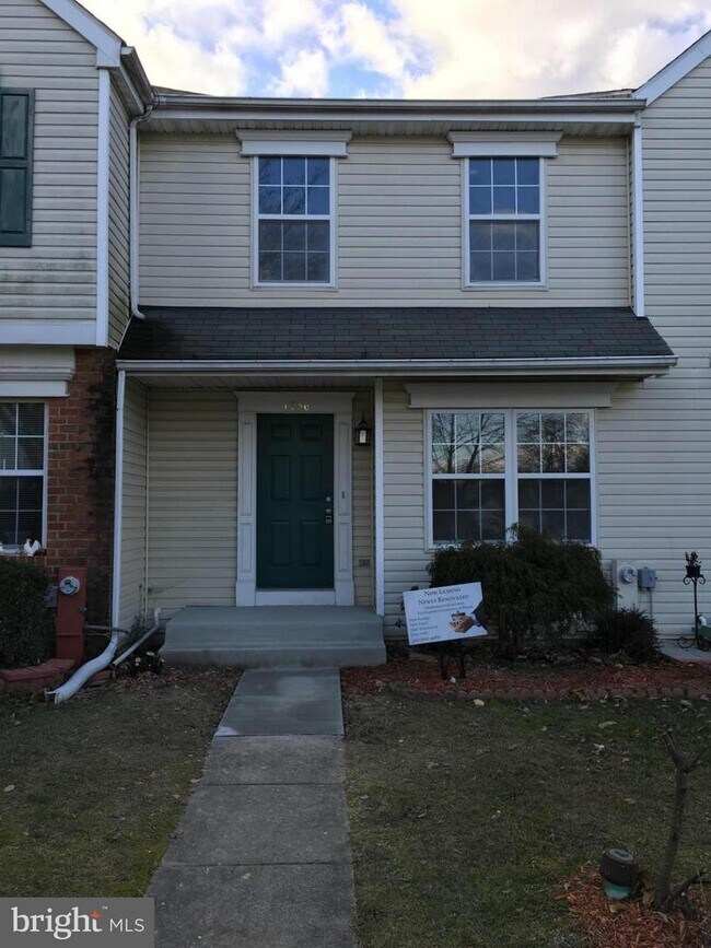 Building Photo - 1336 Foxglove Square