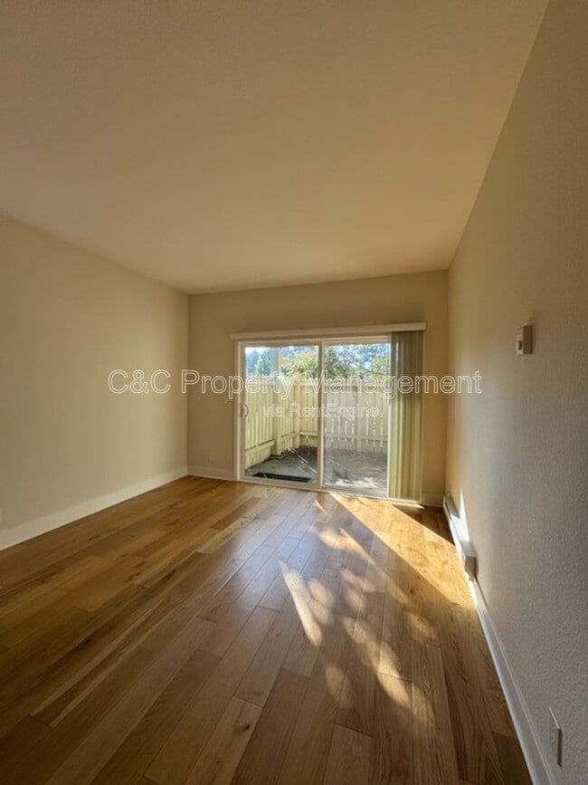 Building Photo - 75 Shoreline Ct