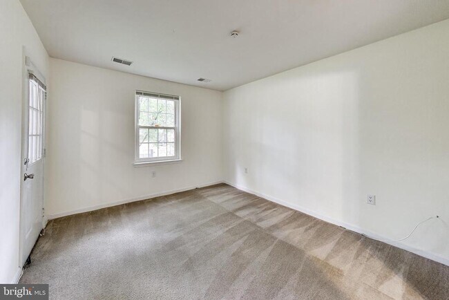 Building Photo - 18310 Streamside Dr