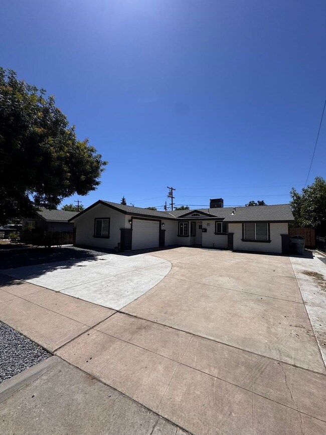Building Photo - Newly Remolded 3 Bedroom, 2 Bath Home