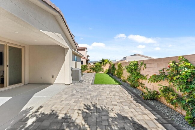 Building Photo - 35722 McCarthy St