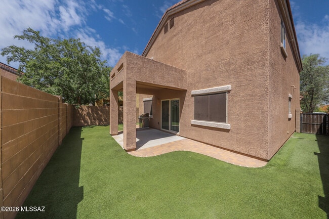 Building Photo - 8754 N Mugho Pine Trail