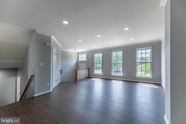 Building Photo - 24635 Kings Canyon Square