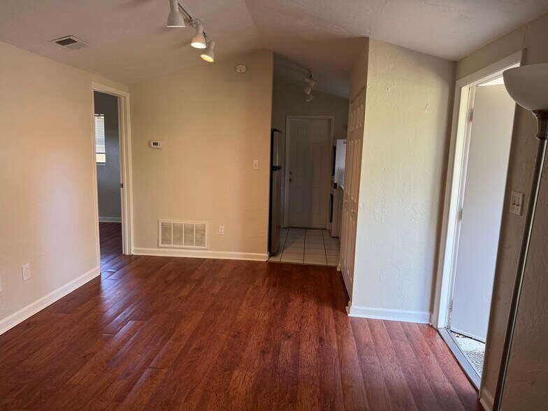 Building Photo - 415 2nd Ave