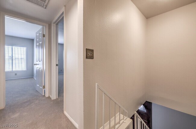 Building Photo - 3683 Villa Knolls E Dr