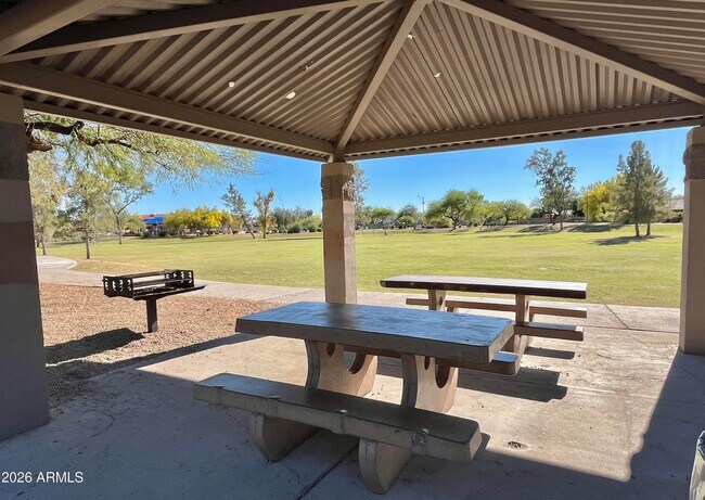 Building Photo - 7439 W Crest Ln