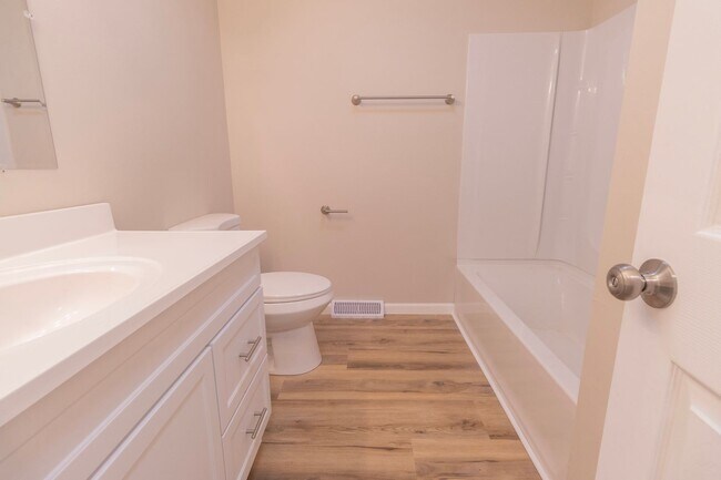 Building Photo - 3711 Weymeyer Dr