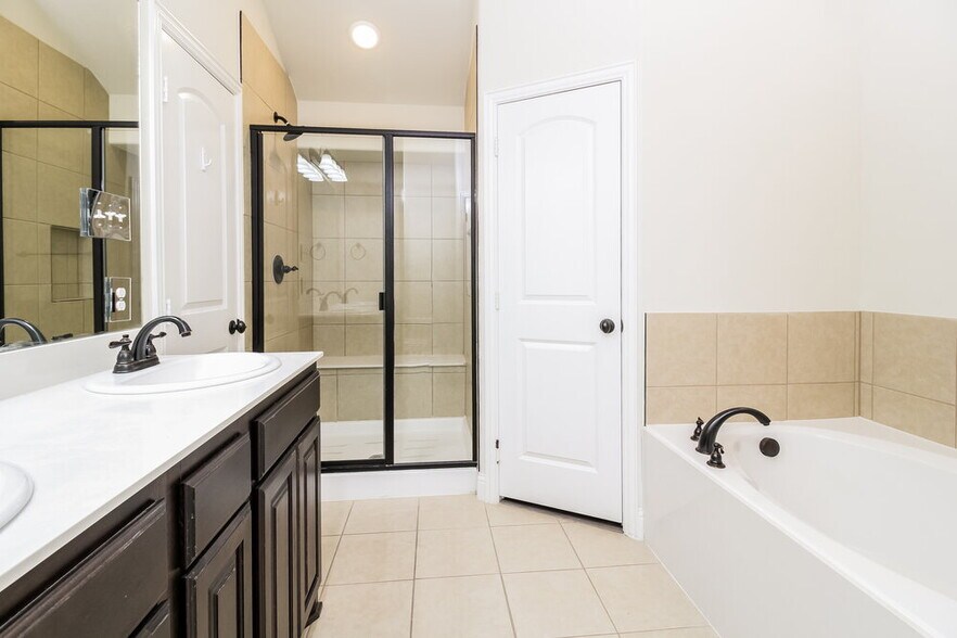 Building Photo - 334 Highmeadow Dr