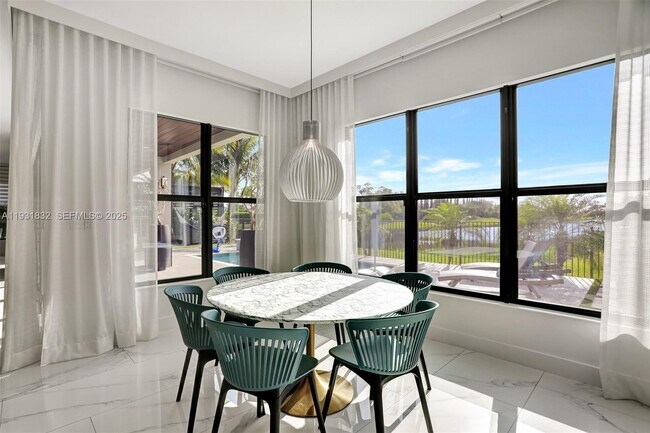 Building Photo - 17113 Aquavera Way