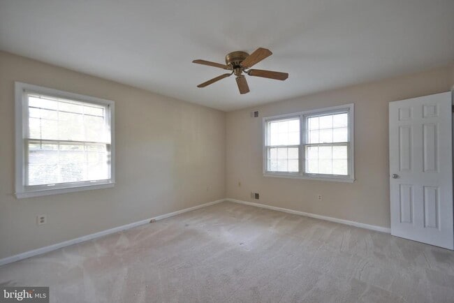 Building Photo - 800 Rosemere Ave