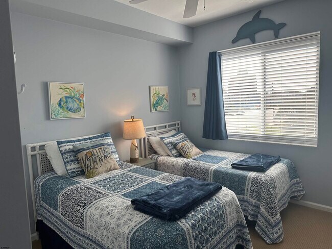 Building Photo - 25 S Surrey Ave