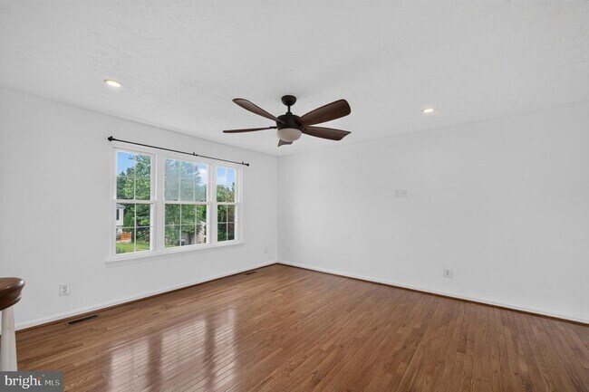 Building Photo - 13296 Hollinger Ave