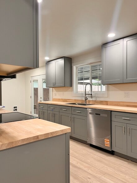 Building Photo - 13647 197th Ave SE