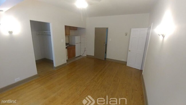 Building Photo - 4915 W Belle Plaine Ave
