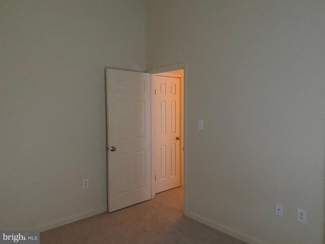 Building Photo - 5604 Gresham Ln