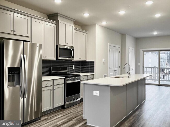 Building Photo - 21 Morrison Dr