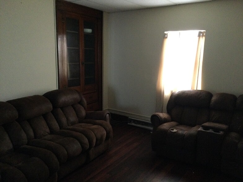 Building Photo - 63 Jones Ave