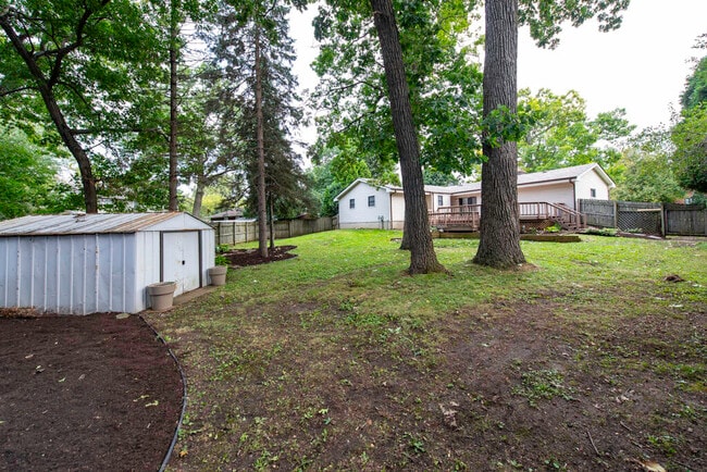 Building Photo - 8929 42 Ct