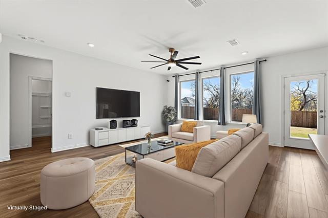 Building Photo - 2325 Myrtle Wy