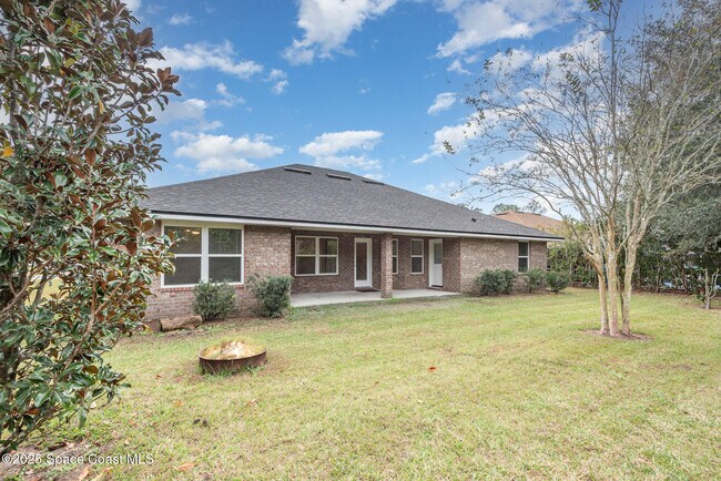 Building Photo - 49 Pine Cir Dr