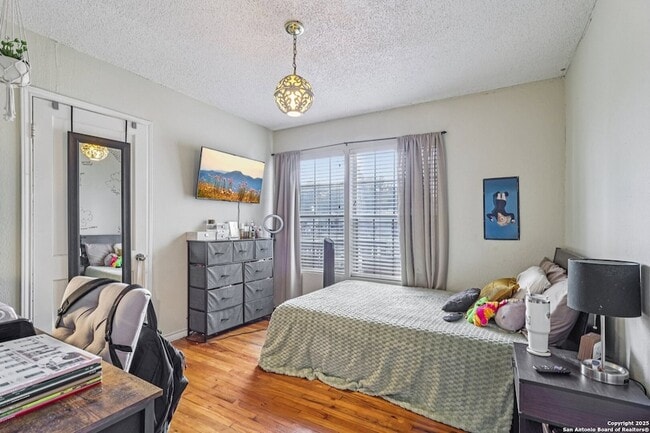 Building Photo - 2709 W Craig Pl