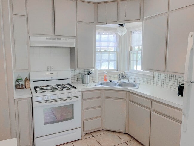 Building Photo - Pre-Leasing - 2-Bedroom Minutes from Texas Tech!