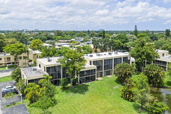 Building Photo - 2800 SW 87th Ave