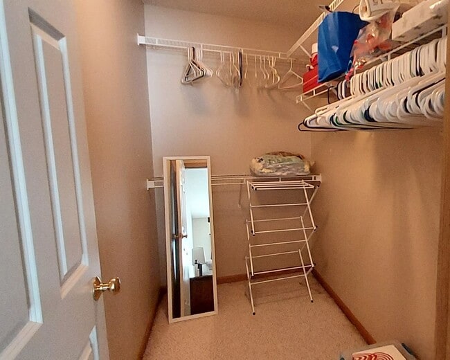 Building Photo - Nice 3 Bedroom 1.5 Bathroom Townhome in Hu...