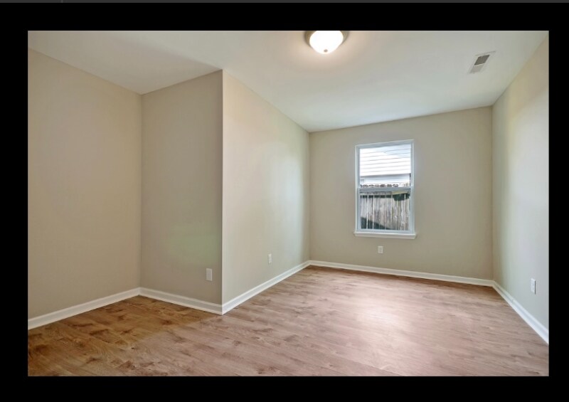 Building Photo - 202 Miami St