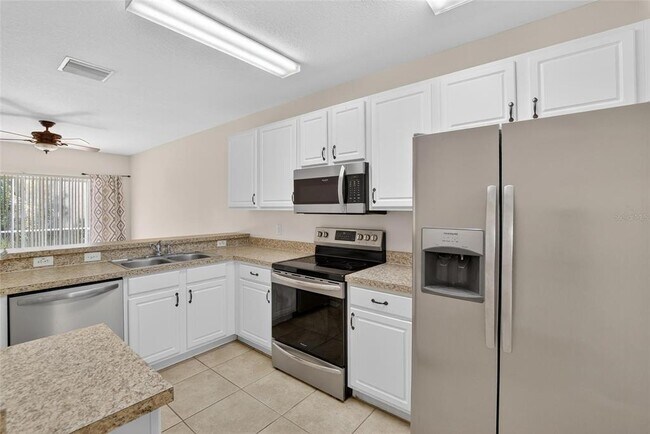 Building Photo - 15843 Fishhawk View Dr