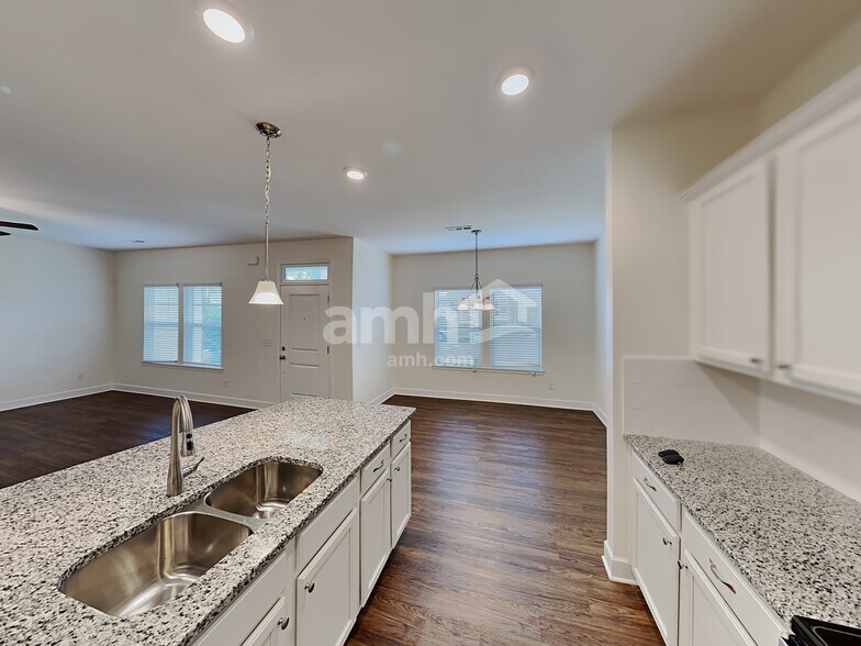 Building Photo - 5067 Trailwater Dr