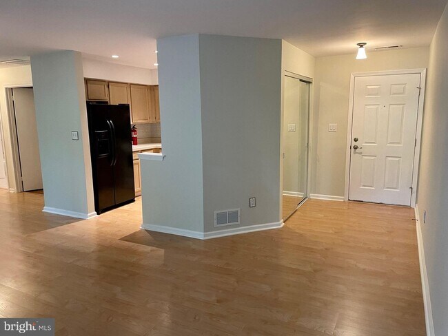 Building Photo - 124 Walden Cir