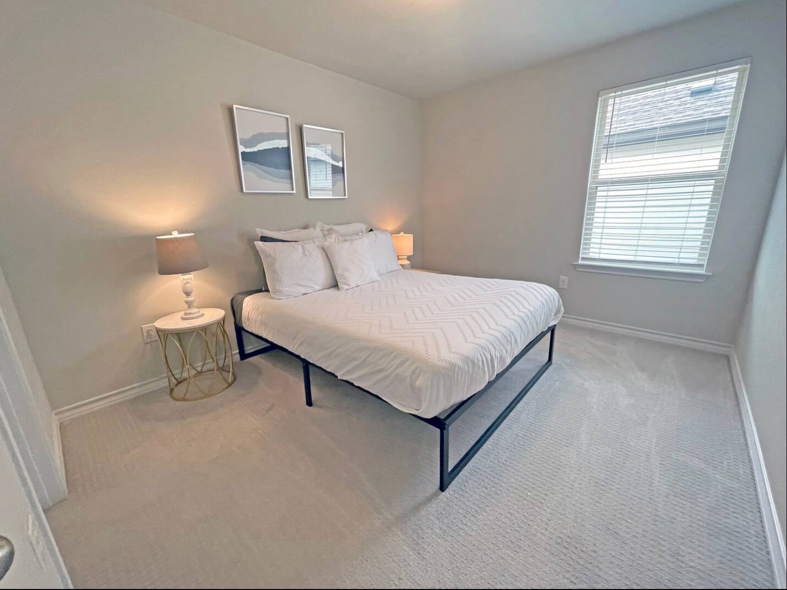 Building Photo - Room in House on Saginaw Dr