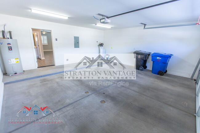 Building Photo - 2821 S Skyline Dr