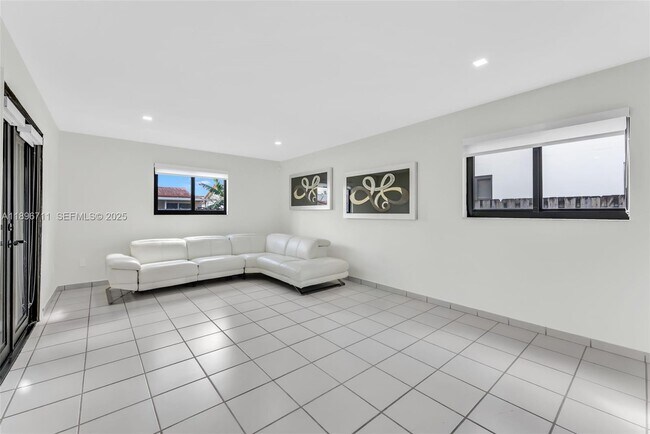 Building Photo - 1417 SW 139th Ave