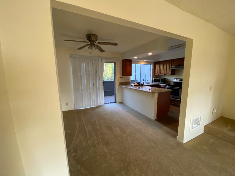 Building Photo - 8085 Caminito de Pizza