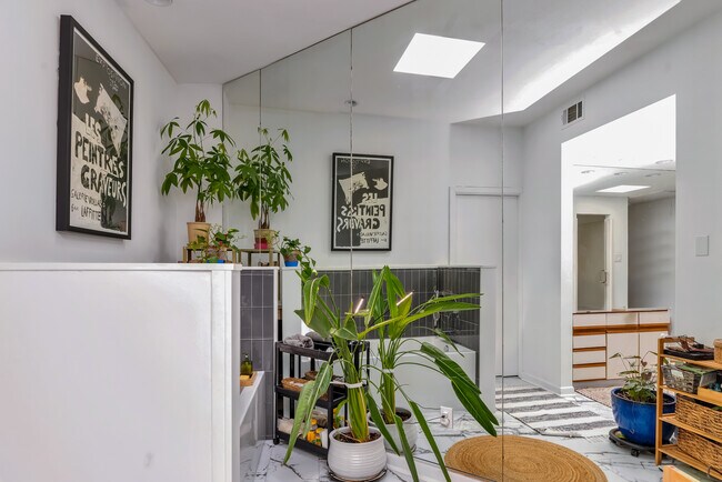 Building Photo - 4809 Neyrey Dr