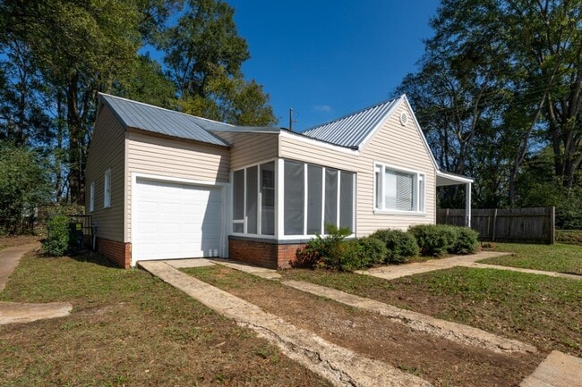 Building Photo - Charming 3-Bedroom Home in Bessemer – Act Fast!