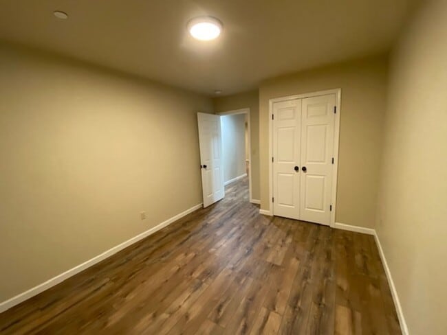 Building Photo - Simply gorgeous 3/2 with 2 car garage, dog...