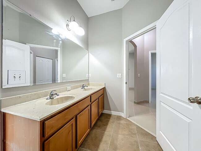 Building Photo - Clermont Pool Home