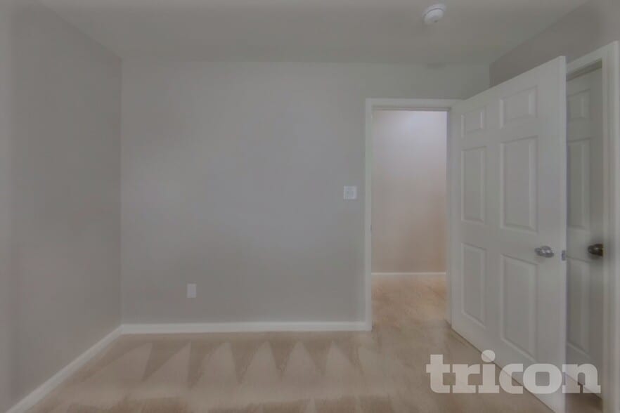 Building Photo - 6902 Fenwick Dr