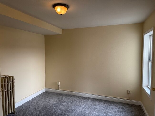 Building Photo - 255 River St