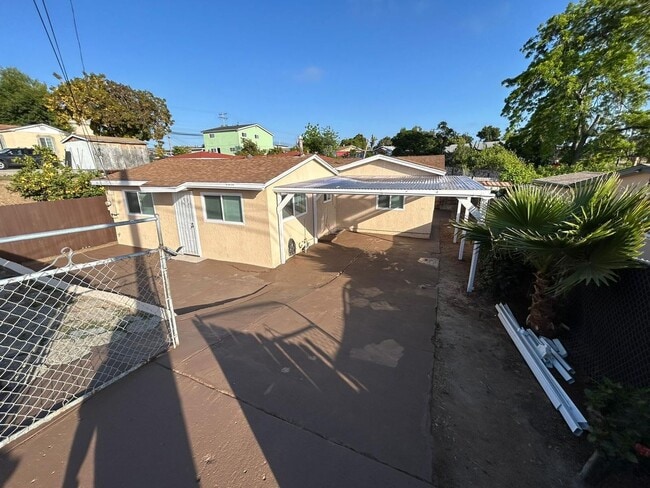 Building Photo - Remodeled 3 Bedroom 2 bath House with Backyard