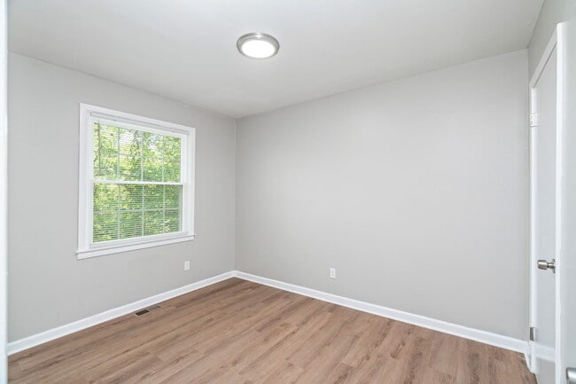 Building Photo - 275 Maryville Pike