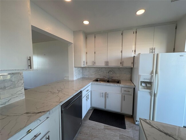 Primary Photo - 2223 Park Ln