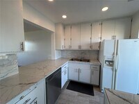 Building Photo - 2223 Park Ln