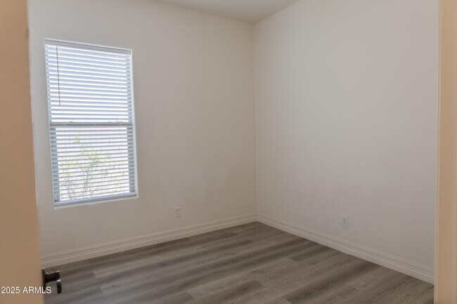 Building Photo - 4571 N Arbor Way