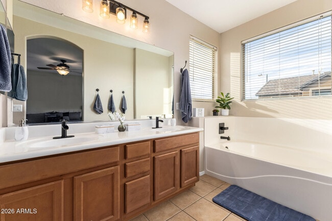 Building Photo - 3143 S Southwind Dr