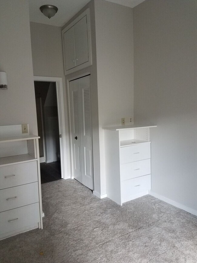 Building Photo - Stratton Forest Condo