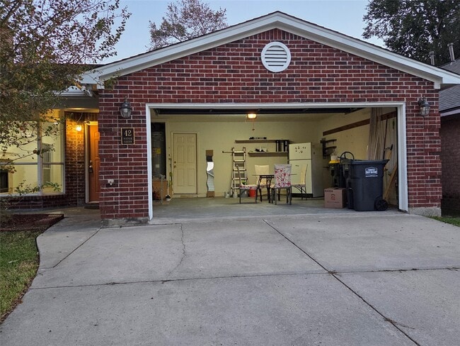 Building Photo - 42 Silver Creek Dr